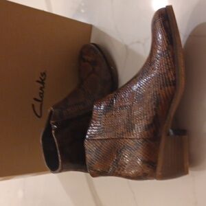 New Clarks Womens Size 7 MILA MYTH Leather Block heel Ankle Boots